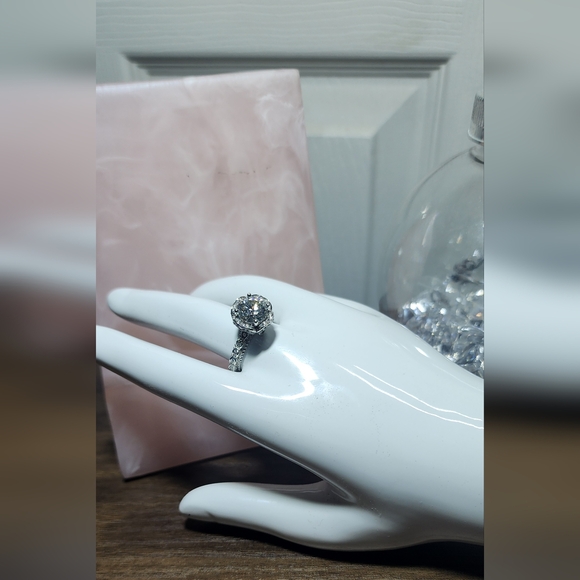 Vintage Style Mossinite 3ct Ring Sz 7 Round Flower EUC - Picture 5 of 12